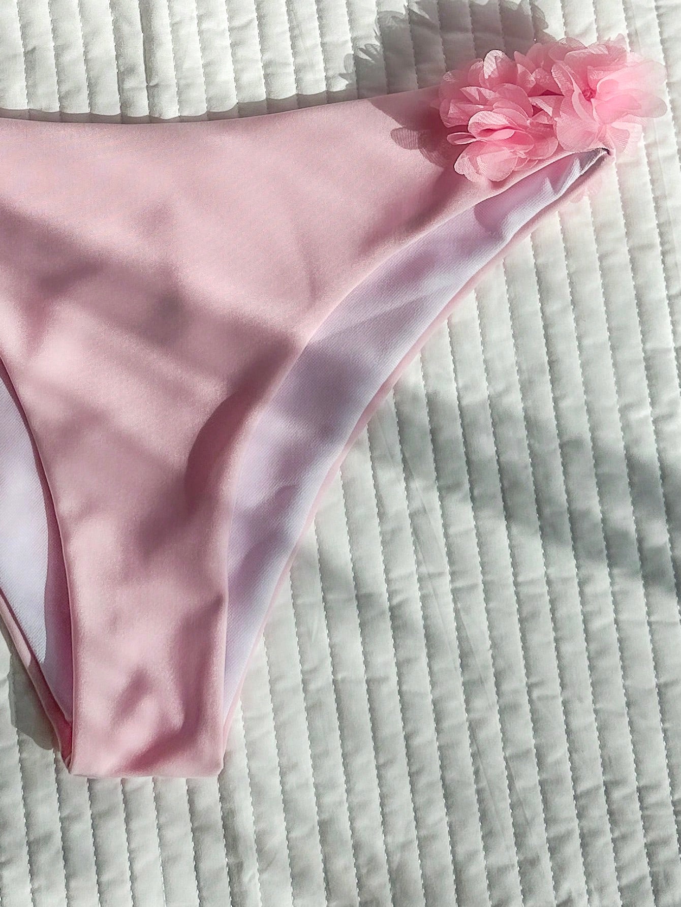 Biquíni V Com Detalhe Floral