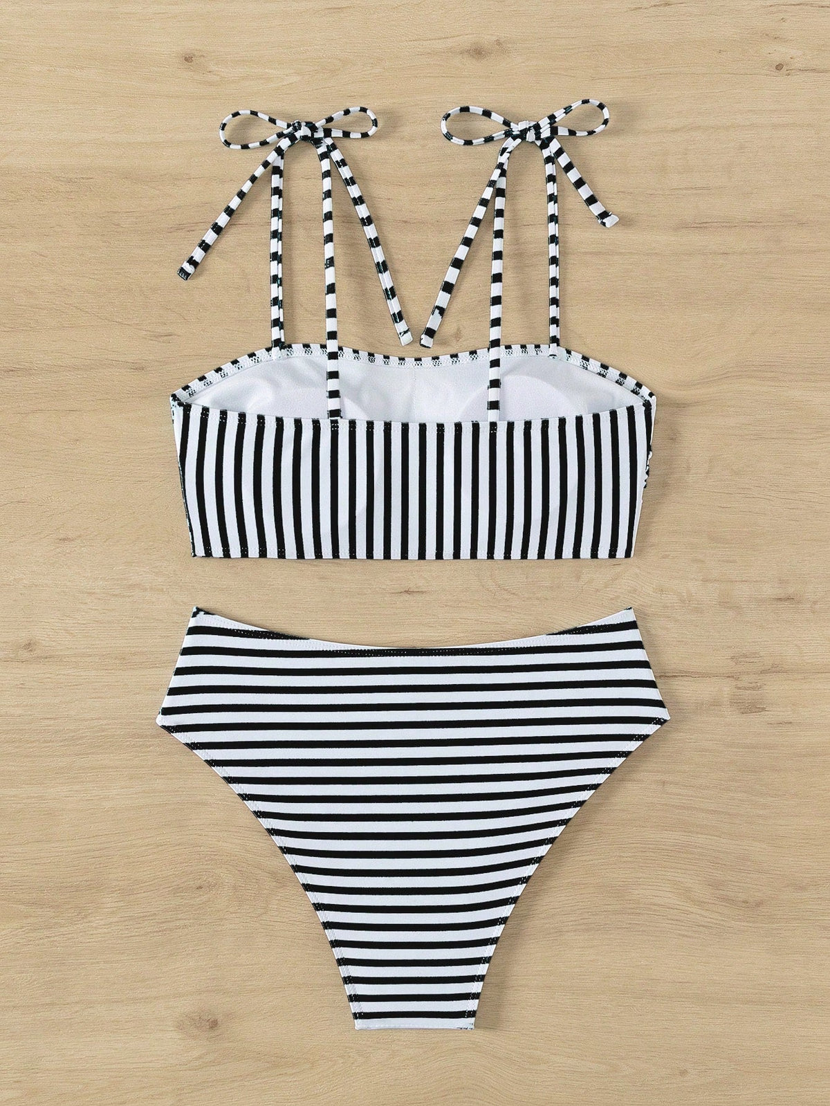 Biquíni Preto E Branco Estilo Verão