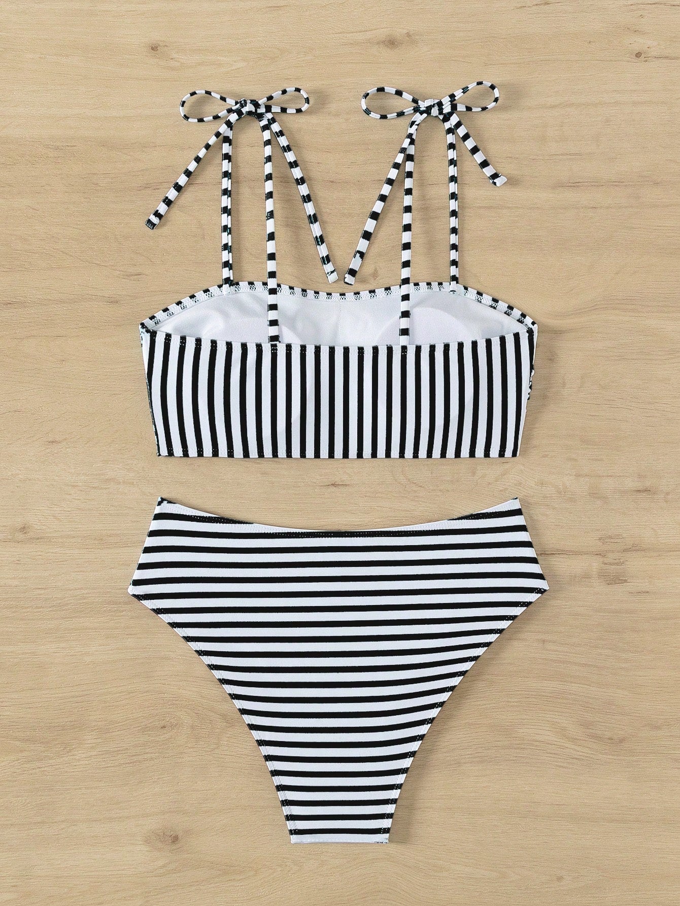 Biquíni Preto E Branco Estilo Verão