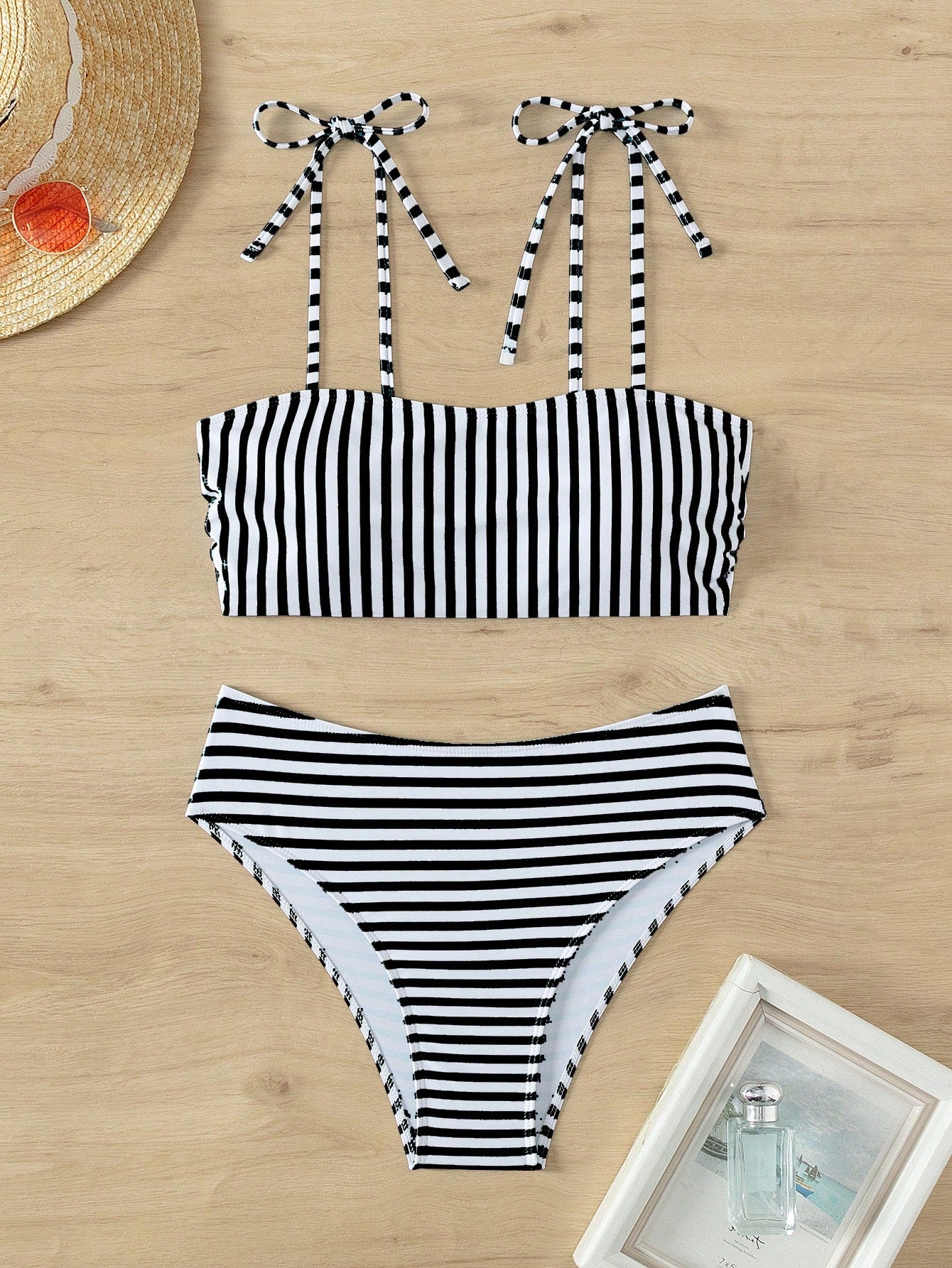 Biquíni Preto E Branco Estilo Verão